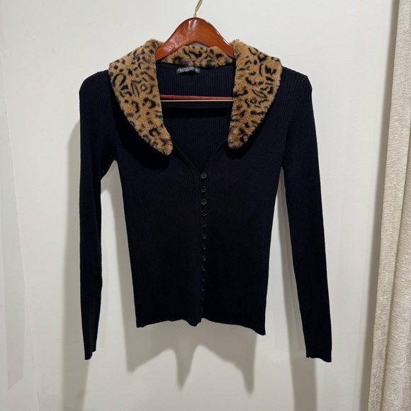 Emerson Lang Leopard Faux Fur Collar Ribbed Button-Up Sweater Top – Size L - Picture 1 of 9